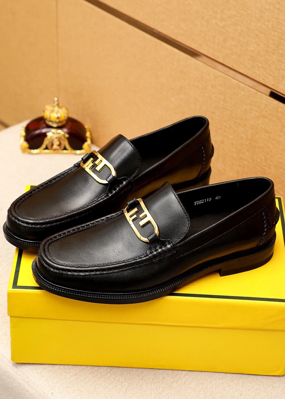 Men's shoes 💰460💰💐 Product trademark: FENDI [Fendi] casual leather shoes Regular size: 38-44 (45🉑️customized) Product materials: Selected imported first-layer cowhide upper + luxury hardware buckle, imported cowhide lining. Strong three-dimensional visual effect, rubber outsole Color: 1⃣️color optional